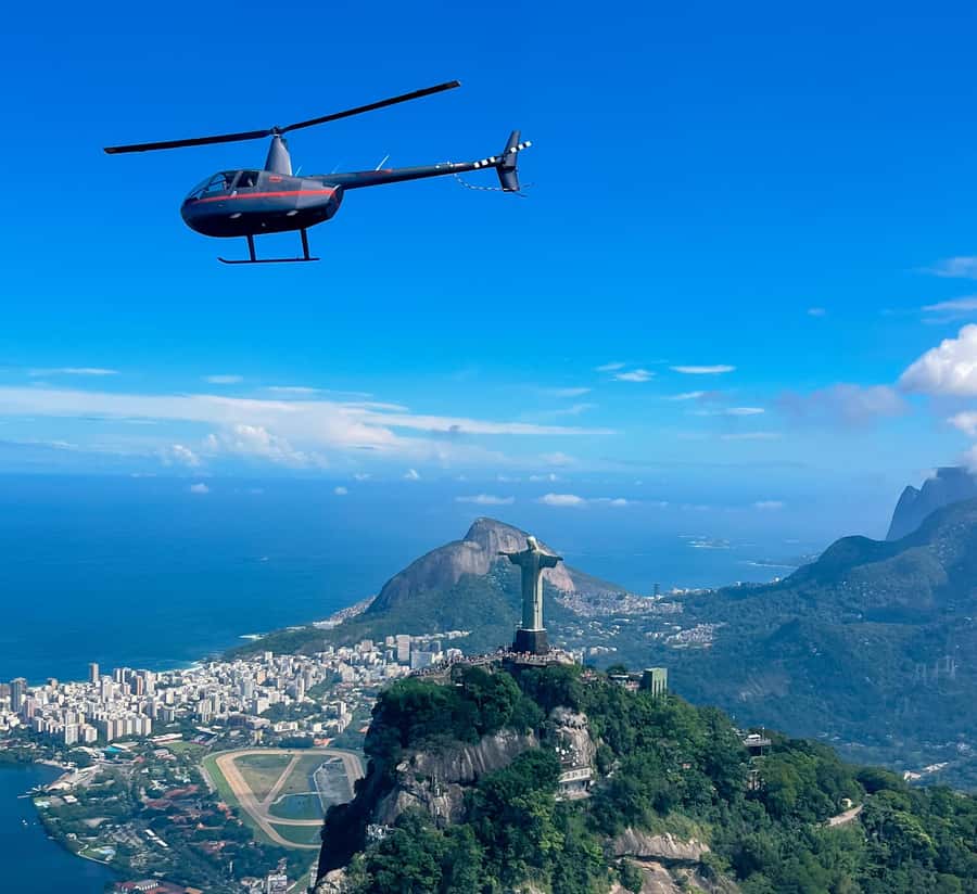 Rio de Janeiro: Helicopter Flight Christ the Redeemer 30 min - Leblon, Ipanema, Arpoador, and Copacabana Fort: the classic lineup