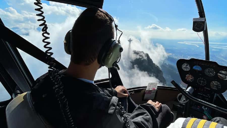 Rio de Janeiro: Helicopter Tour - Seeing Christ the Redeemer at helicopter height
