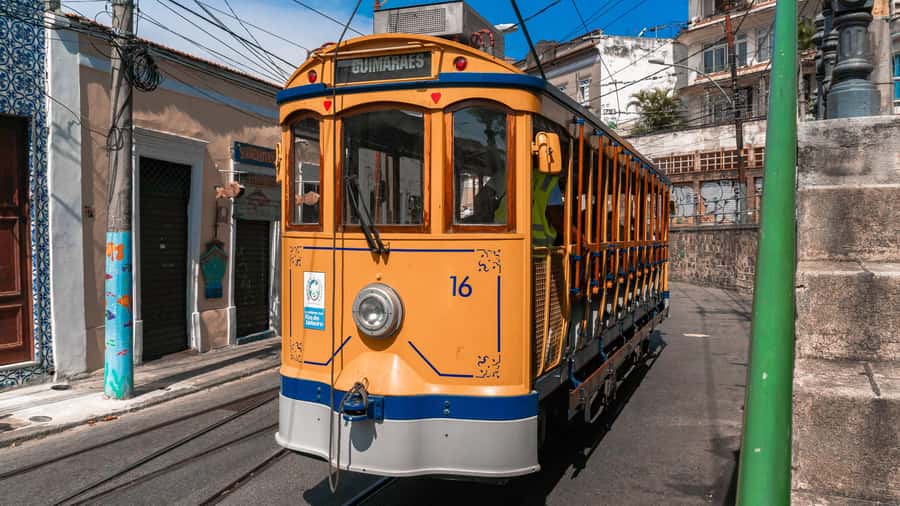 Rio de Janeiro: Lapa and Santa Teresa with Tram Ride - Riding the bondinho and seeing Arcos da Lapa the right way