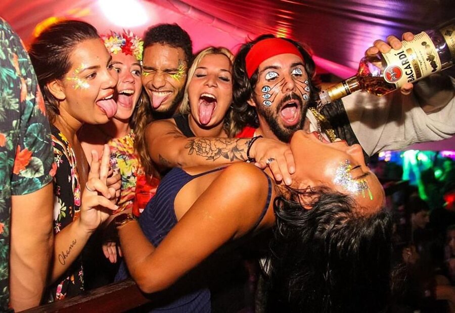 Rio de Janeiro: Late Night Boat Party with DJ and Dancing - Music and Crowd Energy: A Club Atmosphere With Mixed Backgrounds