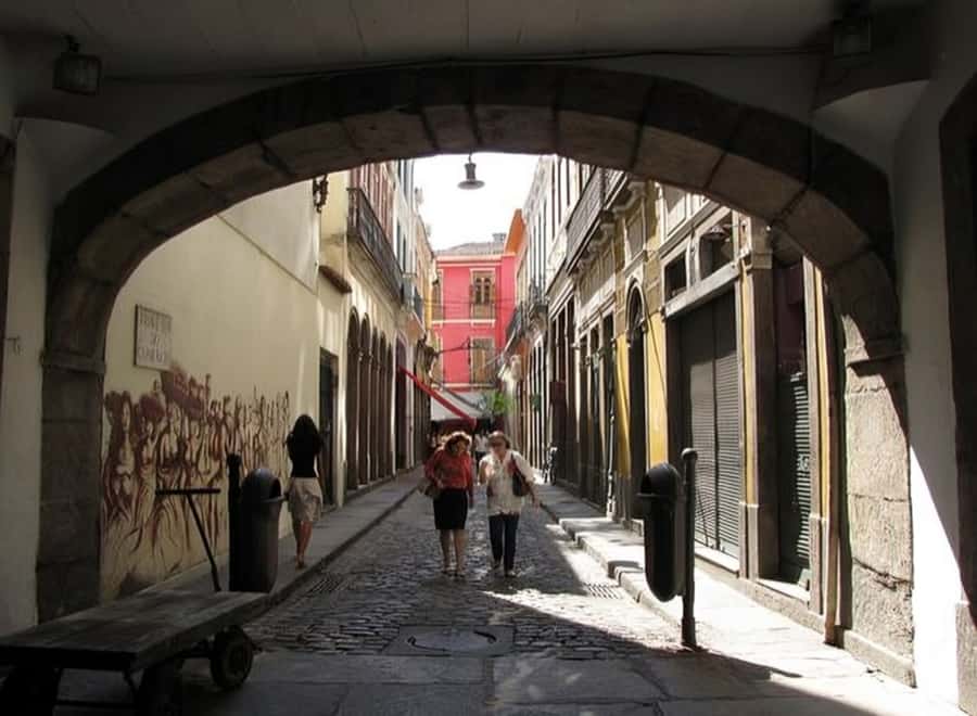 Rio de Janeiro : Must-See Sites Walking Tour With A Guide - Travessa do Comércio: alley photos and the old-port atmosphere