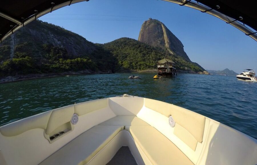 Rio de Janeiro: Private Speedboat Trip - The barbecue plan: bring food, and let the sailor cook it on the grill