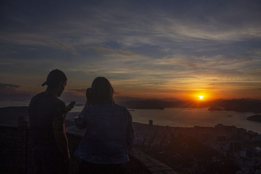 Rio de Janeiro: Private Sunrise Tour at Mirante Dona Marta - Transportation and Total Time: Back by About 7:30 AM