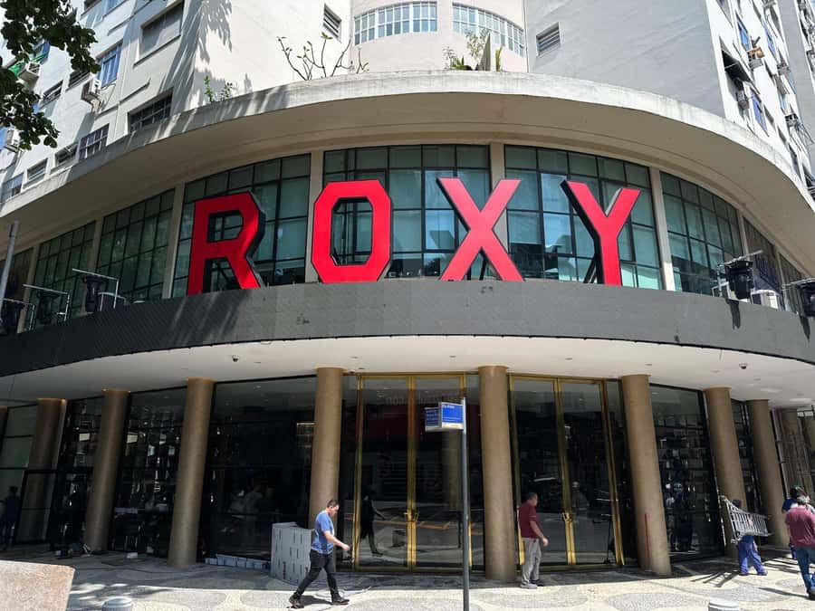 Rio de Janeiro: Roxy Dinner Show with Hotel Pickup - Key things to know before you go