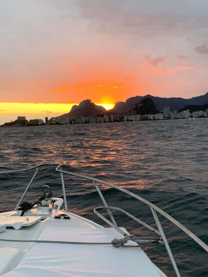 Rio de Janeiro: SpeedBoat Tour - Sunset with Beer - What the Heineken toast adds to the evening