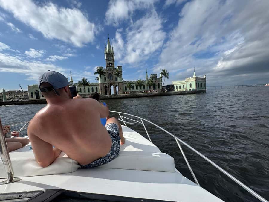 Rio de Janeiro: Speedboat Tour with Snacks and Drinks - The Museum of Tomorrow photo stop in Porto Maravilha