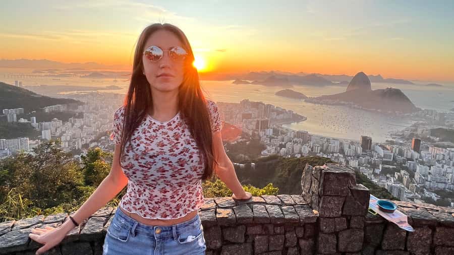 Rio de Janeiro: Sunrise Lookout and Christ the Redeemer Tour - Mirante Dona Marta at sunrise: the “wait, then watch” part
