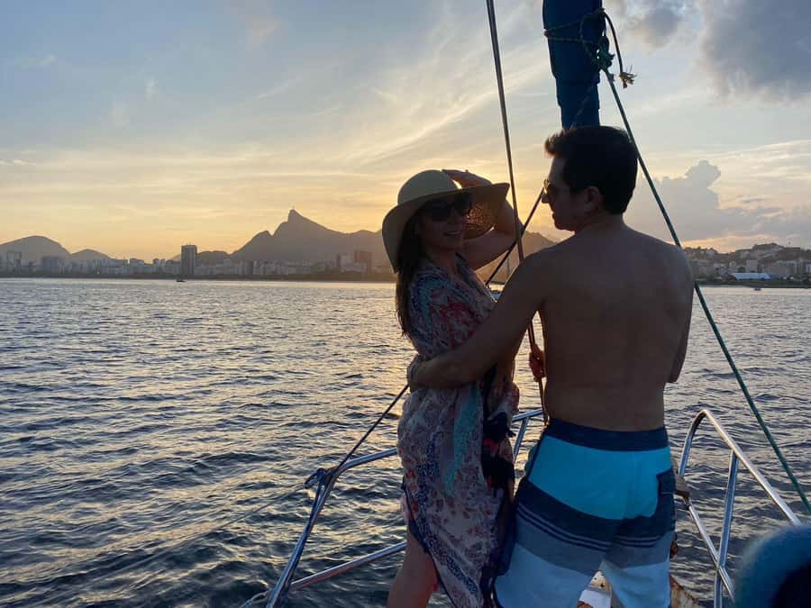 Rio de Janeiro: Sunset Sailboat Tour with Open Bar - Baía de Guanabara at golden hour: what you see and when