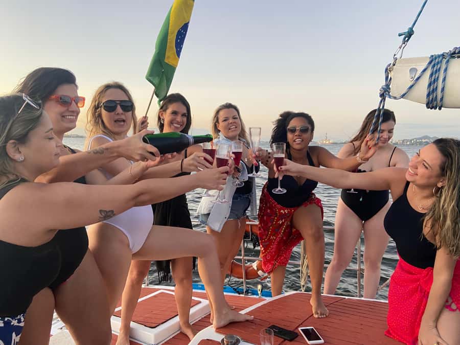 Rio de Janeiro: Sunset Sailboat Tour with Open Bar - The swim stop in the bay: how it works and what to bring