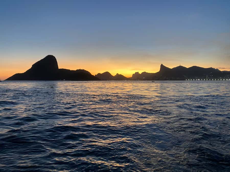 Rio de Janeiro: Sunset Sailboat Tour with Open Bar - Getting on board in Urca, and the quick transfer to the main boat