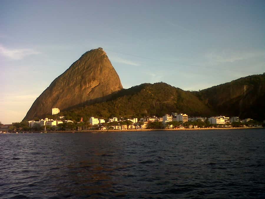 Rio de Janeiro: Wake Up and Sail - Sugarloaf Mountain: the fast photo stop that still matters