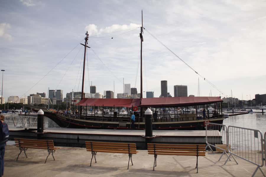 Rio From The Sea: Guanabara Bay Cruise with Optional Lunch - Sugarloaf, Copacabana, and Christ, seen with a guide in plain language