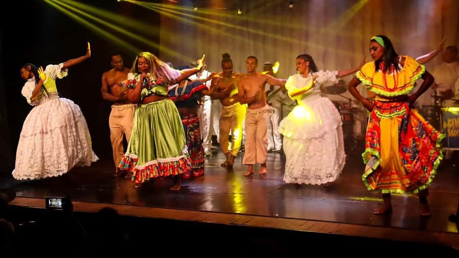 Rio: Ginga Tropical Folkloric Show & Optional Dinner - Centro Cultural Veneza and Hotel Transfers Without the Headache