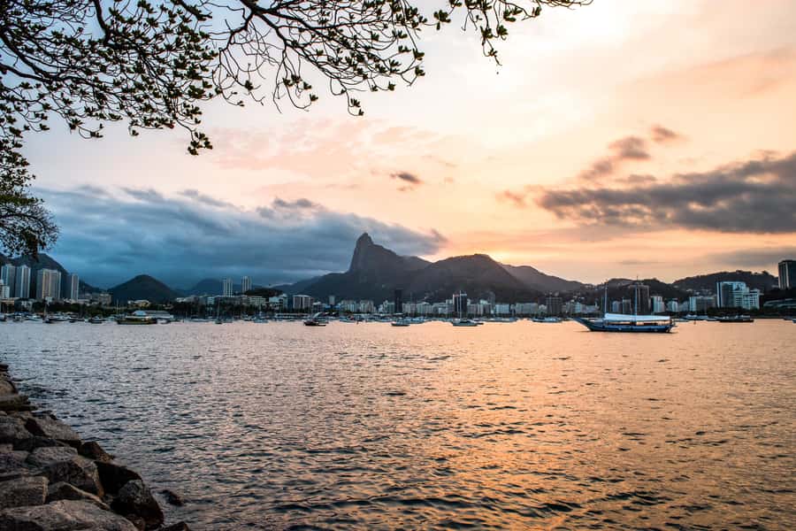 Rio: Guanabara Bay 2-Hour Boat Tour - Museum of Modern Art and the Monument to the Dead of World War II