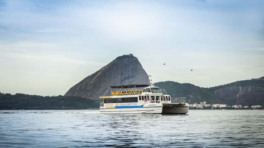 Rio: Guanabara Bay Boat Tour - Niterói across the water: Rio-Niterói Bridge to Concha Acústica