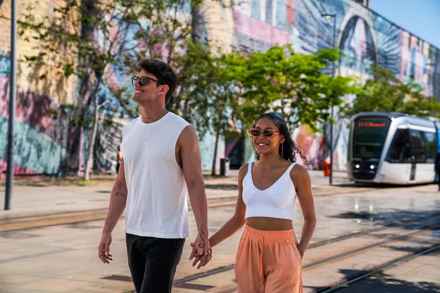 Rio: Olympic Boulevard, AquaRio and Museum of Tomorrow Tour - Hotel Pickup, Live Guide Commentary, and the Real Walking Time