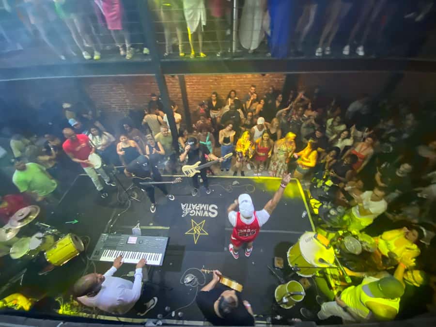 Rio: Pub Crawl in Lapa with Cachaça Tasting and Live Samba - Arcos da Lapa and Food and Drink Stalls: The Free Caipirinha Moment