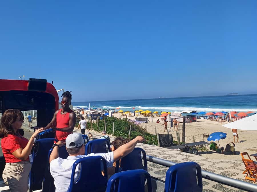 Rio Samba Bus: hop-on hop-off city tour in Rio de Janeiro - Copacabana and Aterro do Flamengo: the sea view that sets the tone
