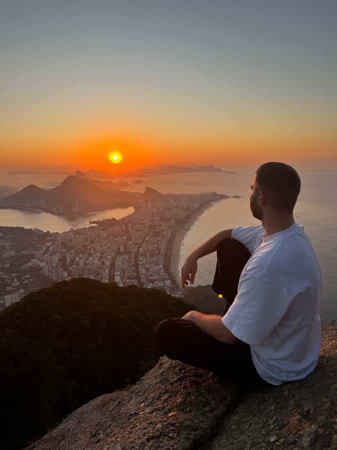 Sunrise at Morro Dois Irmãos + Vidigal Favela Experience - Sunrise snacks and photo help, how the top moment actually feels