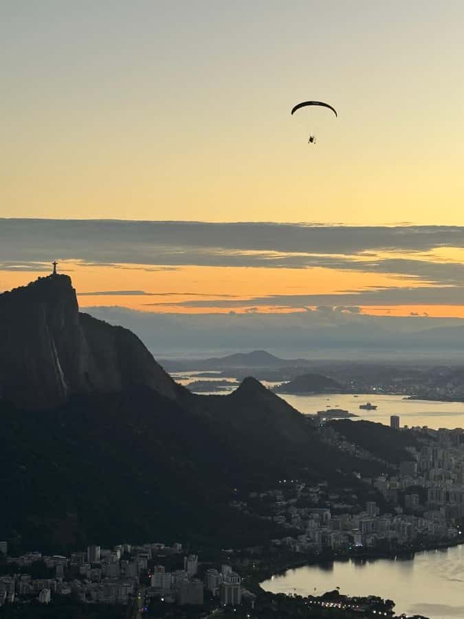 Sunrise at Morro Dois Irmãos + Vidigal Favela Experience - Vidigal Favela walking tour, what you should look for
