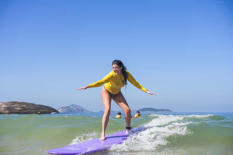 Surf lessons: in Arpoador in Ipanema. - Language support that keeps the lesson from getting lost
