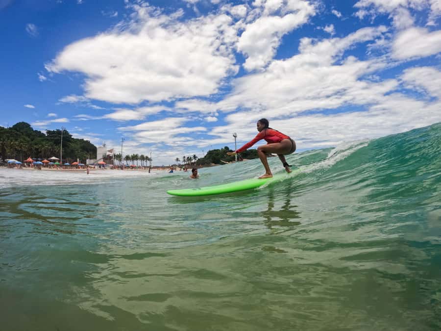 Surf lessons with local instructors in Copacabana/ipanema! - Your first hour: stretching, first contact, and learning how to get up