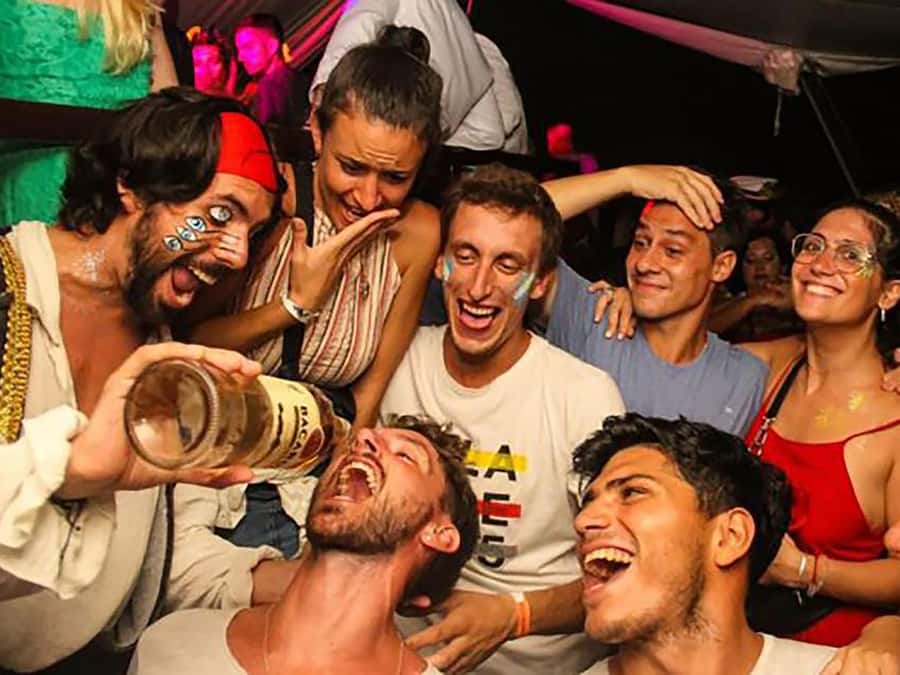 Unforgettable Boat Party - Starting at Marina da Glória, where the city is already in party mode