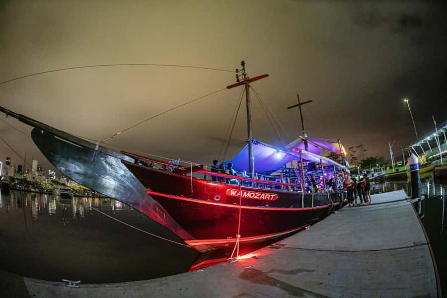 Unforgettable Boat Party - The guided time at Marina da Glória, and why it helps
