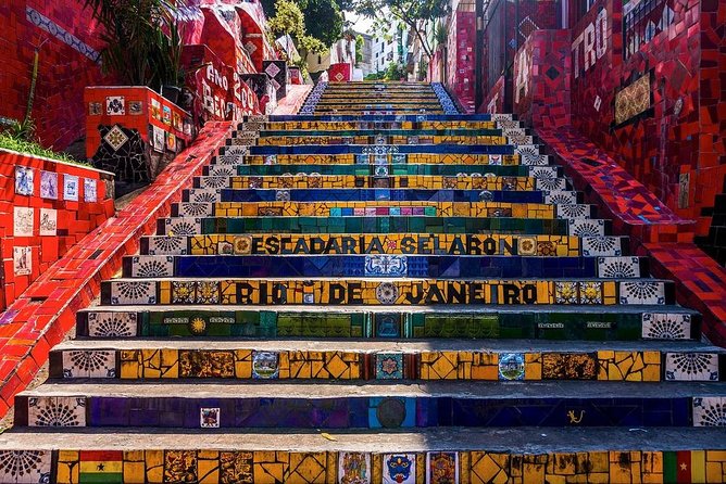 Walking tour of the bohemian neighborhoods of Santa Teresa and Lapa - Stop 1: Riding the Yellow Bonde Up to Santa Teresa